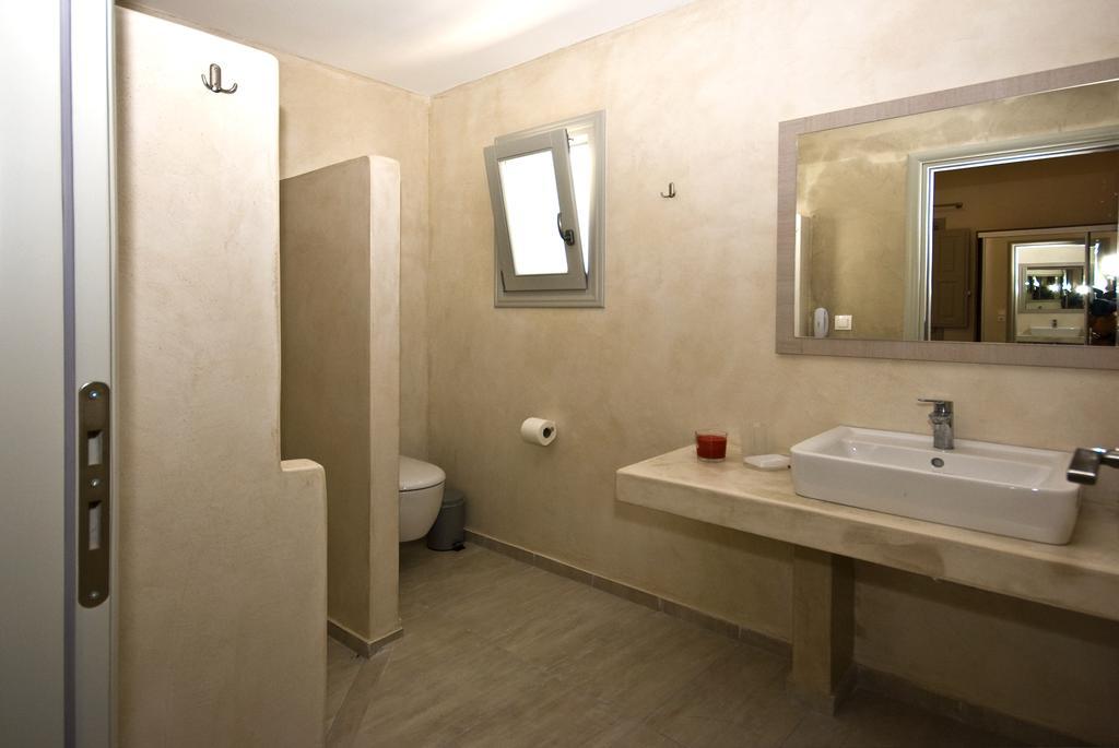 Alafouzos Studios & Apartments Kamari  Bilik gambar