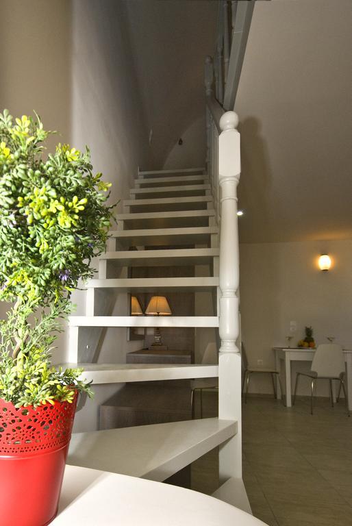 Alafouzos Studios & Apartments Kamari  Bilik gambar