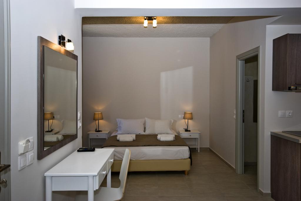 Alafouzos Studios & Apartments Kamari  Bilik gambar